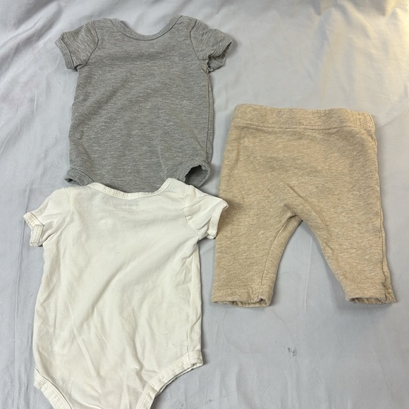 Indigo Baby - 3 piece outfit/set. Size 3-6 months - Picture 8 of 8